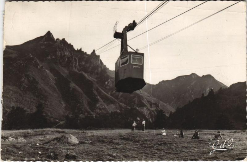 Carte postale ancienne Mont Dore La Vallee d'Enfer à Mont-Dore