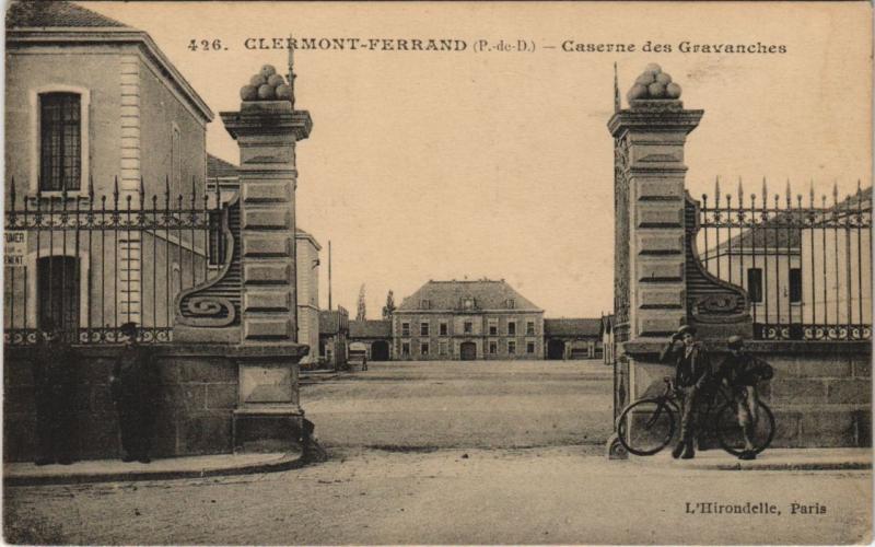 Carte postale ancienne Clermont Ferrand Caserne des Gravanches à Clermont-Ferrand