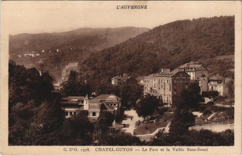 Carte postale ancienne Chatel-Guyon Le Parc et la Vallee Sans Souci