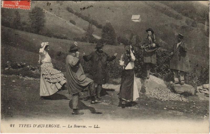 Carte postale ancienne Types d'Auvergne - La Bourree