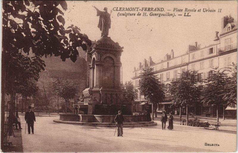 Carte postale ancienne Clermont Ferrand Place Royale et Urbain Ii à Clermont-Ferrand