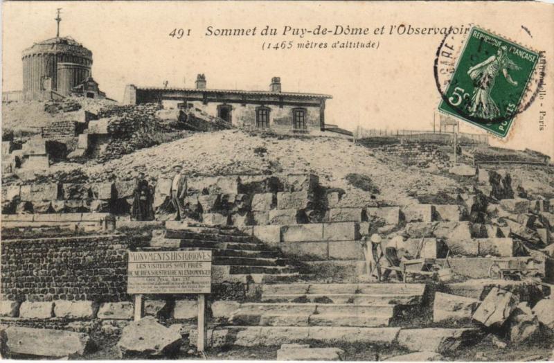 Carte postale ancienne Sommet du Puy de Dome et l'Observatoire