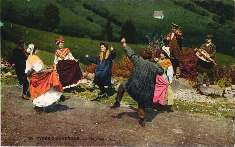 Carte postale ancienne Types d'Auvergne - La Bourree