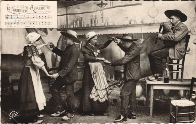 Carte postale ancienne Types d'Auvergne - La Bourree