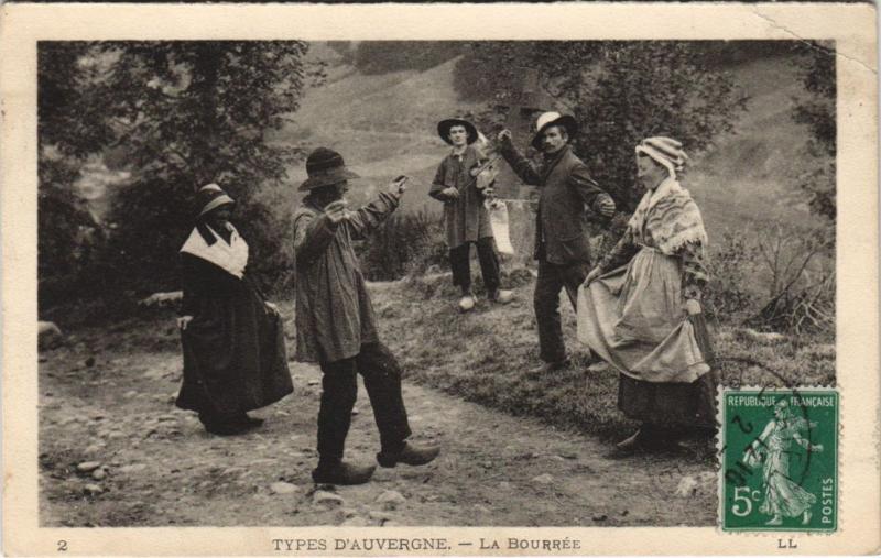 Carte postale ancienne Types d'Auvergne - La Bourree