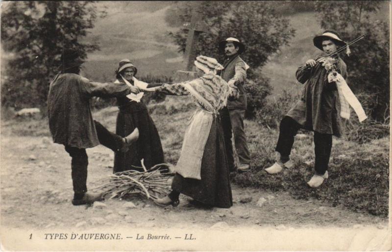 Carte postale ancienne Types d'Auvergne - La Bourree