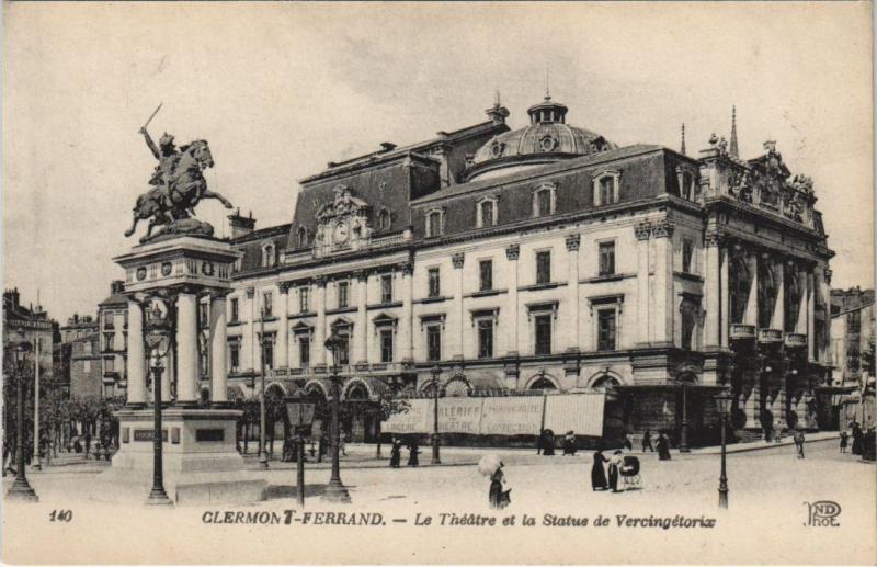 Carte postale ancienne Clermont Ferrand Le Theatre, Statue de Vercingetorix à Clermont-Ferrand