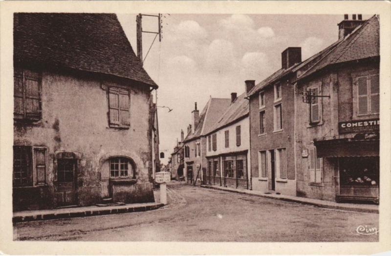 Carte postale ancienne Saint-Gervais-d'Auvergne Rue du Commerce à Saint-Gervais-d'Auvergne