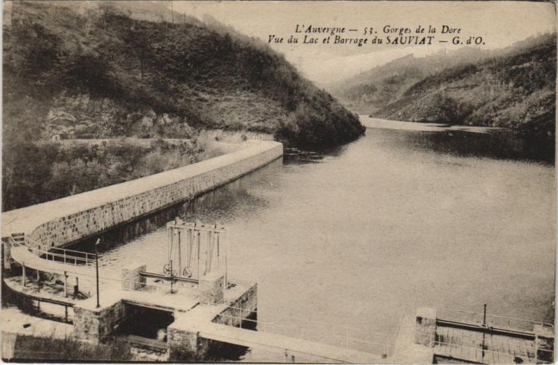 Carte postale ancienne Vue du Lac et Barrage du Sauviat à Sauviat