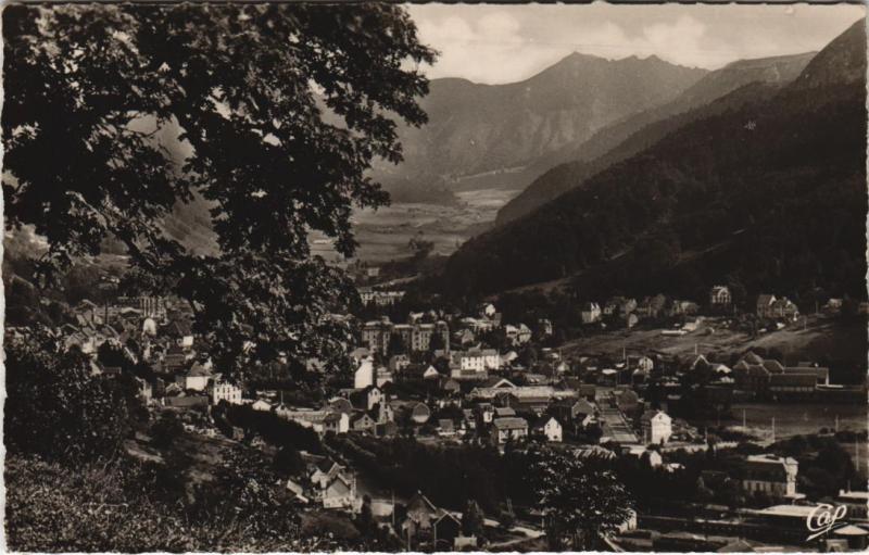 Carte postale ancienne Mont Dore La Ville et la Vallee de la Dordogne à Mont-Dore