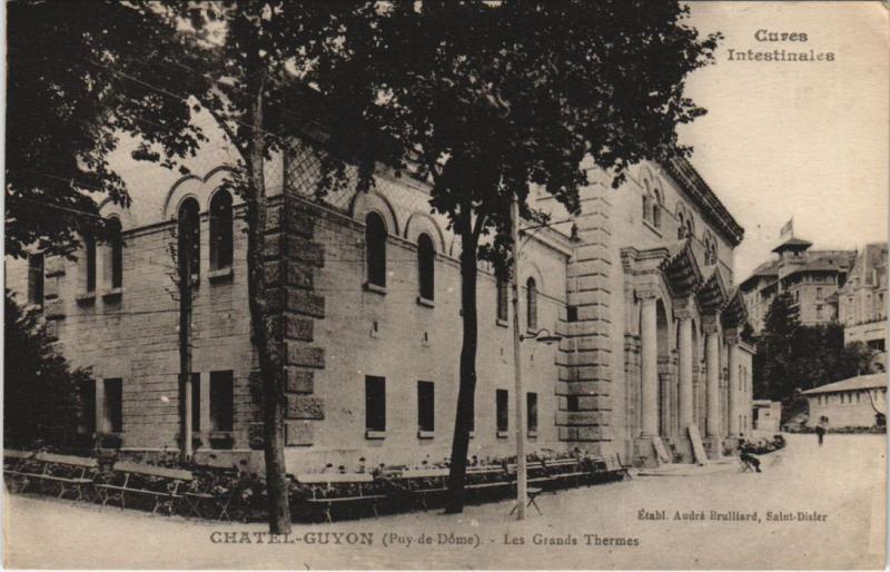 Carte postale ancienne Chatel-Guyon Les Grands Thermes