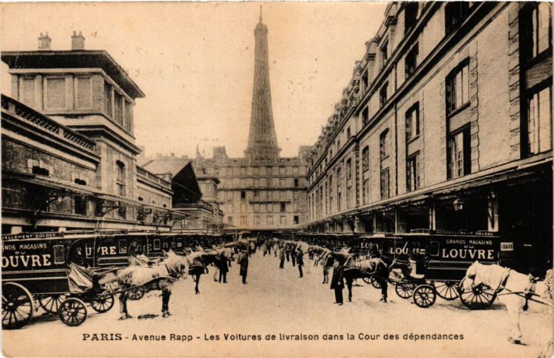 Carte postale ancienne Paris (1e) - Avenue Rapp Les Voitures de livraison à Paris 1er