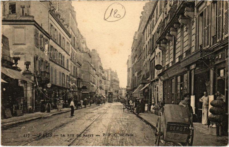 Carte postale ancienne La Rue de Passy à Paris 16e