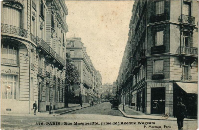 Carte postale ancienne Rue Margueritte, prise de l'Avenue Wagram à Paris 17e