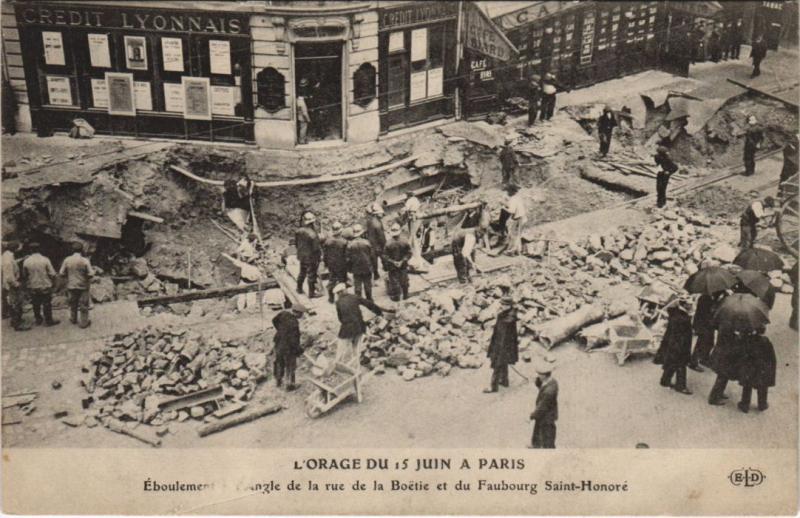 Carte postale ancienne Paris Orage Du 15 Juin Rue de la Boetie Eboulement
