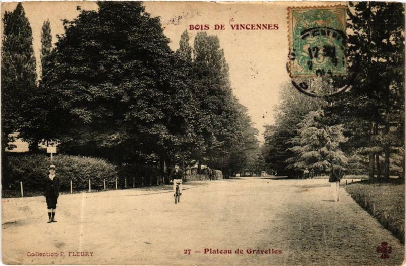 Carte postale ancienne Paris 12e Bois de Vincennes. Plateau de Gravelles F. Fleury à Paris 12e