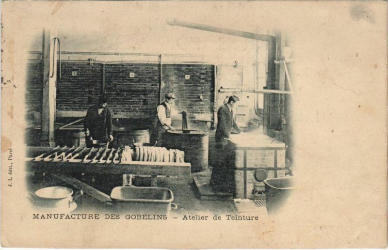 Carte postale ancienne Les Gobelins Paris 13e Atelier de Teinture à Paris 13e