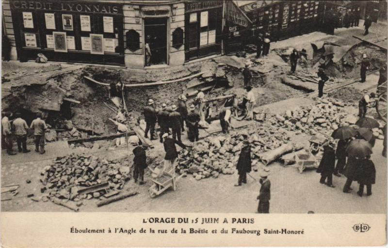Carte postale ancienne Paris Orage Du 15 Juin Rue de la Boetie Eboulement