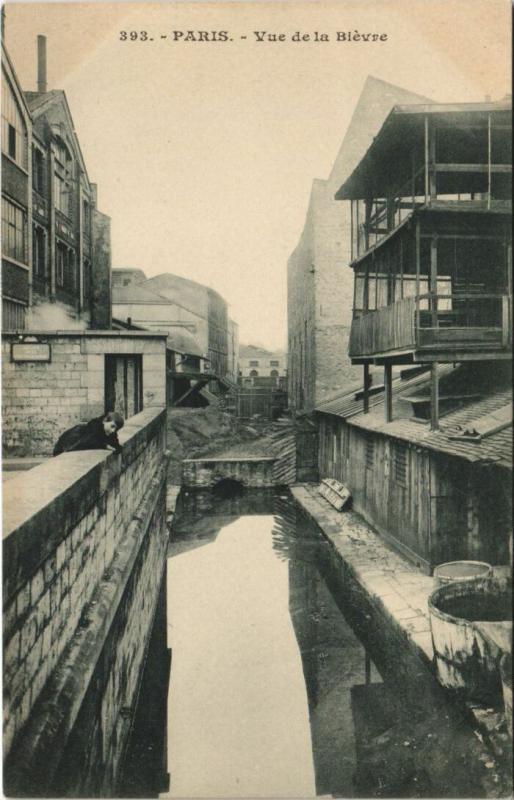 Carte postale ancienne Paris 13e Vue de la Bievre à Paris 13e