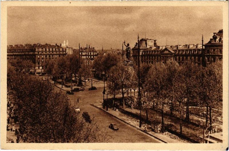 Carte postale ancienne Paris 3e - Place de la République à Paris 3e