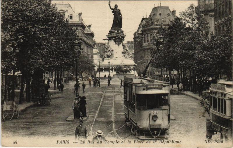 Carte postale ancienne Paris 4e - La Rue du Temple à Paris 4e