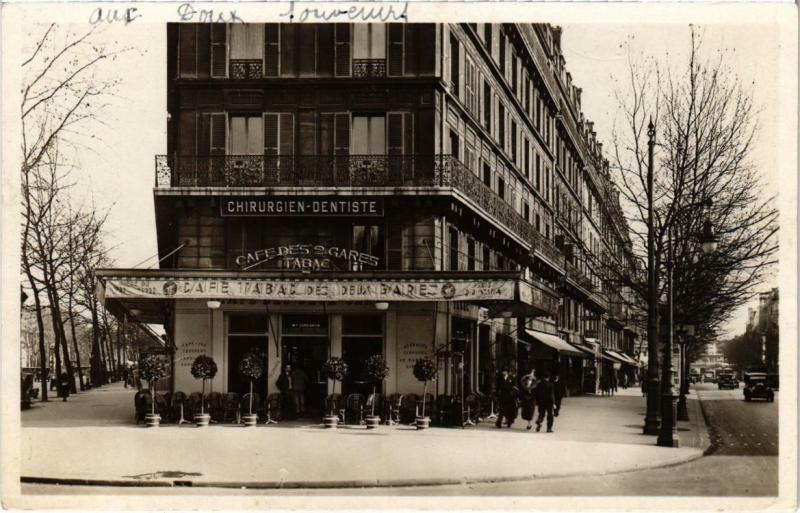 Carte postale ancienne Paris 12e Angle de la Rue dé Lyon et de l'Avenue Daumesnil à Paris 12e