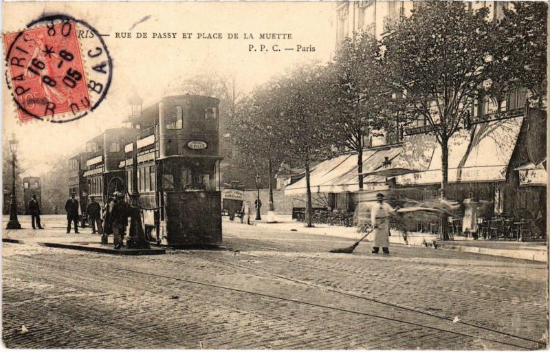 Carte postale ancienne Rue de Passy et place de la Muette à Paris 16e
