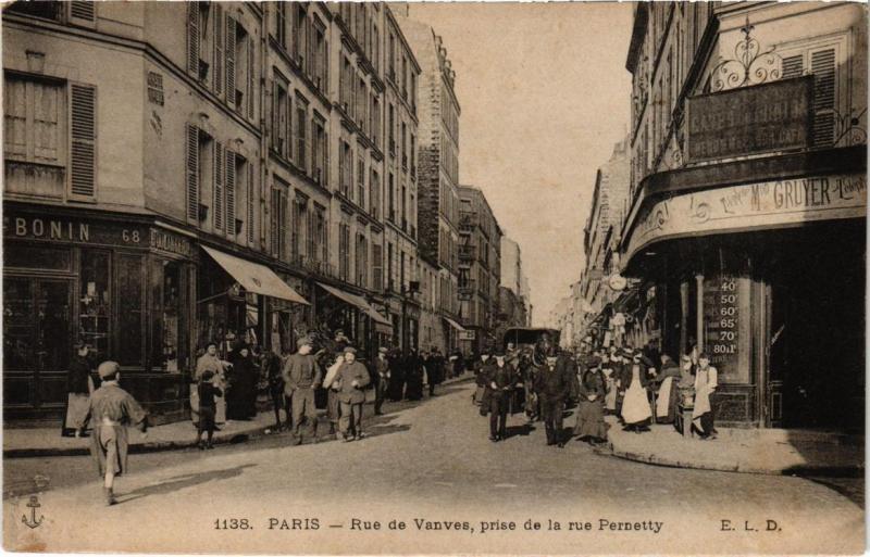 Carte postale ancienne Rue de Vanves, prise de la rue Pernetty à Paris 14e