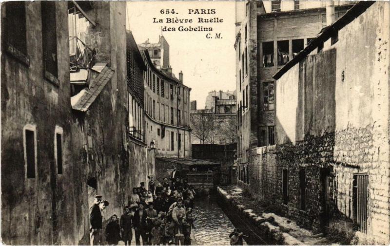 Carte postale ancienne La Bièvre - Ruelle des Gobelins à Paris 13e