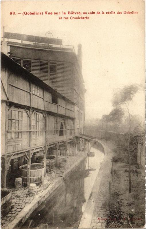 Carte postale ancienne Paris 13e Gobelins Vue sur la Biévre, au coin de la ruelle à Paris 13e