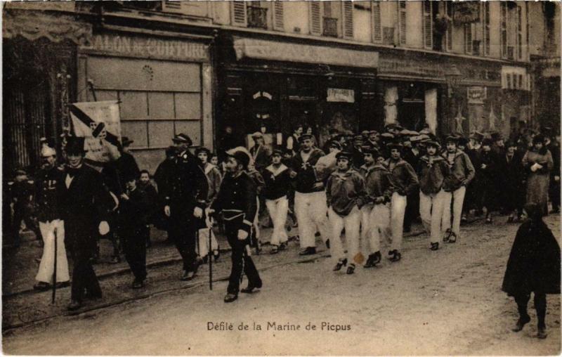 Carte postale ancienne Paris 12e (Dep.75) Défilé de la Marine de Picpus à Paris 12e
