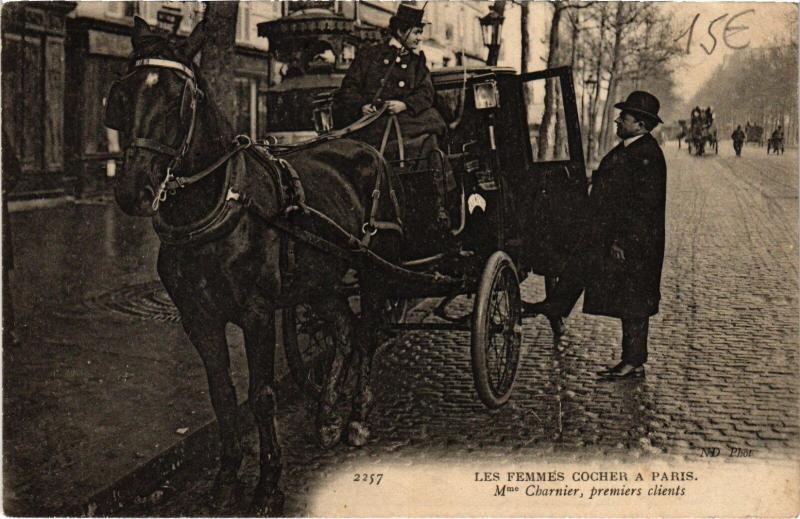 Carte postale ancienne Paris - Les Femmes Cocher a Paris à Paris