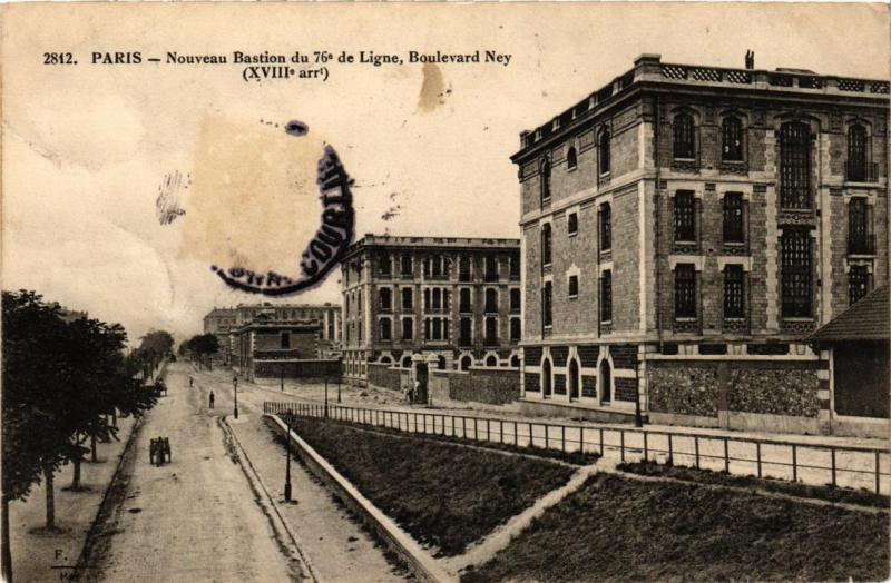 Carte postale ancienne Nouveau Bastion du 76e de Ligne - Boulevard Ney à Paris 18e