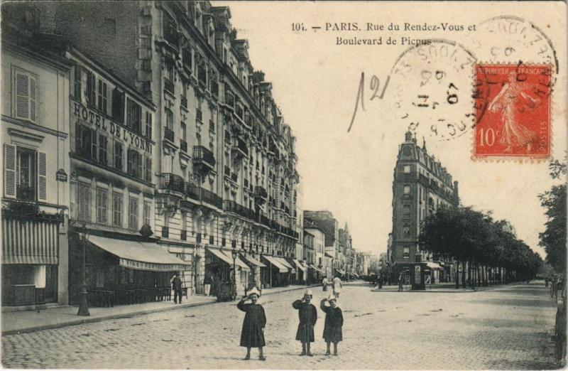 Carte postale ancienne Paris 12e Rue du Rendez-vous Bd de Picpus à Paris 12e