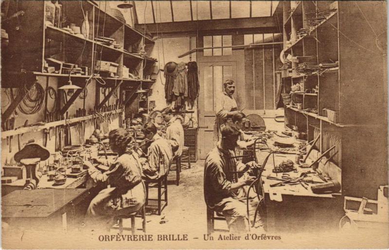 Carte postale ancienne Orfevre Brille Paris 3e Atelier d'Orfevre à Paris 3e