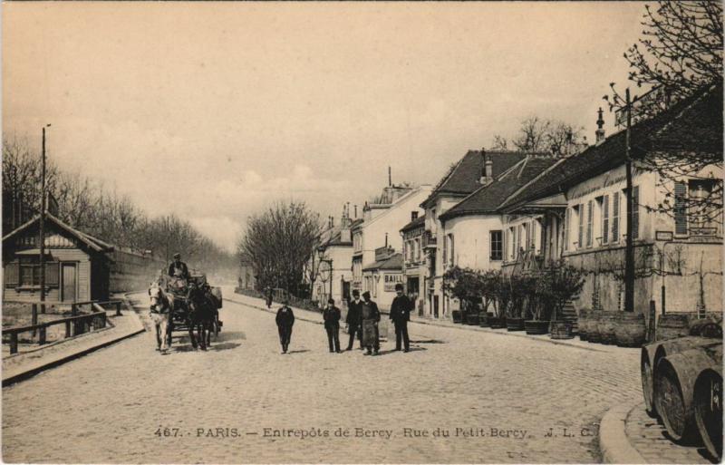 Carte postale ancienne Paris 12e Entrepots de Bercy Rue du Petit Bercy à Paris 12e