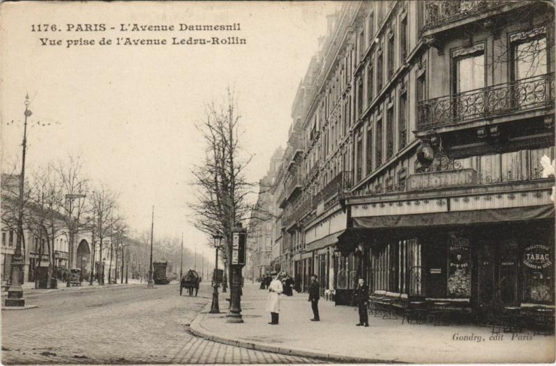 Carte postale ancienne Paris 12e Avenue Daumesnil à Paris 12e