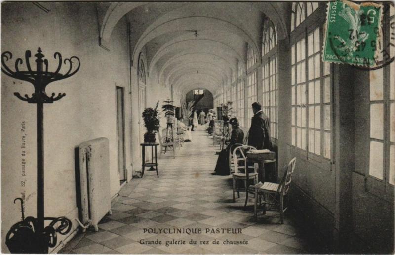 Carte postale ancienne Polyclinique Pasteur - Grande galerie du rez de chaussée à Paris 15e