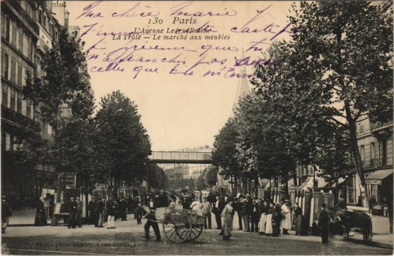 Carte postale ancienne Paris 11e Avenue Ledru-Rollin La Trole, Marché aux meubles à Paris 11e