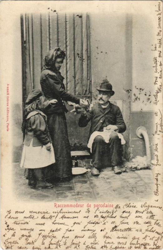 Carte postale ancienne Paris Raccomodeur de porcelaine