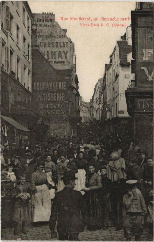 Carte postale ancienne Paris 5e Rue Montferrand un dimanche matin à Paris 5e