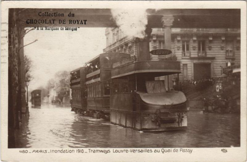 Carte postale ancienne Inondation 1910 Paris Tramway Louvre-Versailles