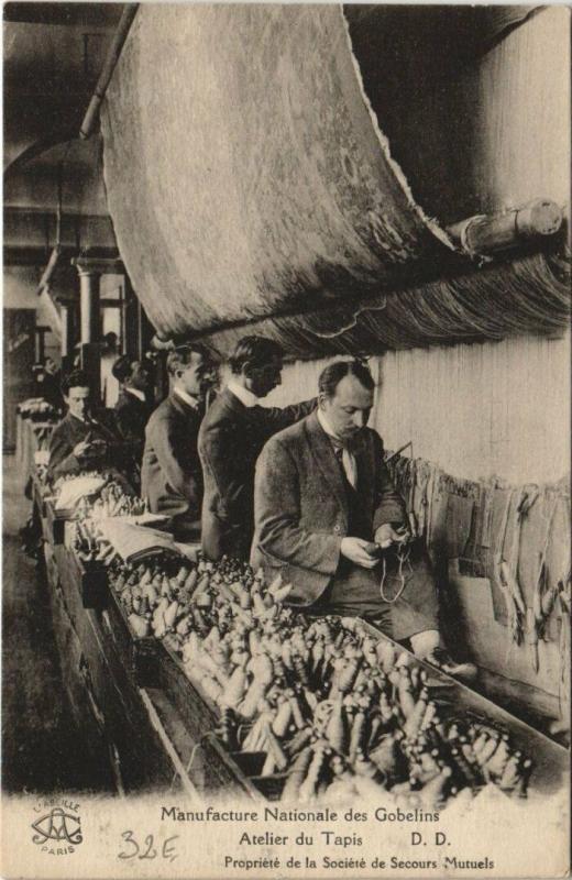 Carte postale ancienne Les Gobelins Paris 13e Atelier des Tapis à Paris 13e