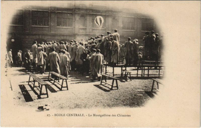 Carte postale ancienne Ecole Centrale Paris Montgolfiere des Chimistes