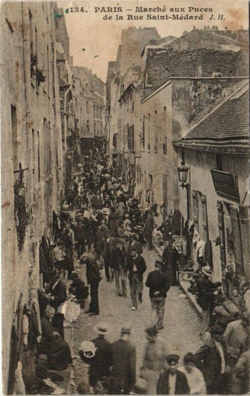 Carte postale ancienne Paris 5e Marché aux Puces Rue Saint-Médard à Paris 5e