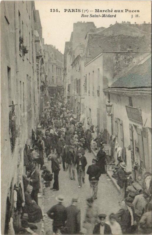 Carte postale ancienne Paris 5e Marché aux Puces Rue Saint-Médard à Paris 5e