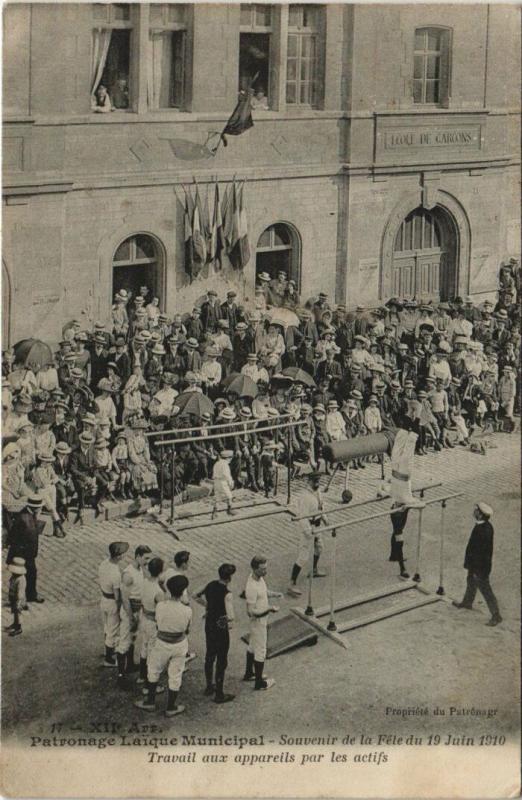 Carte postale ancienne Patronage Laique Municipal Paris 12e Gymnastique à Paris 12e