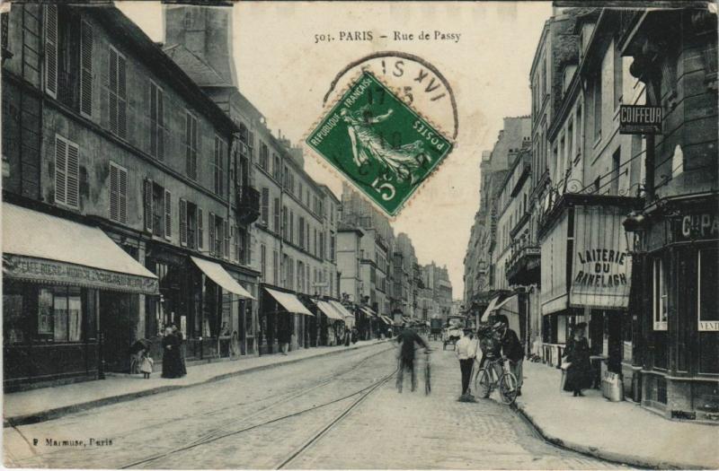 Carte postale ancienne Rue de Passy à Paris 16e
