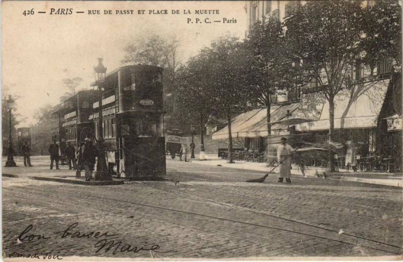 Carte postale ancienne Rue de Passy et place de la Muette à Paris 16e