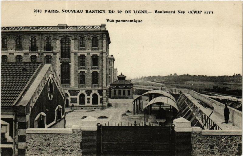 Carte postale ancienne Nouveau Bastion du 76e de Ligne - Boulevard Ney - Vue panoramique à Paris 18e